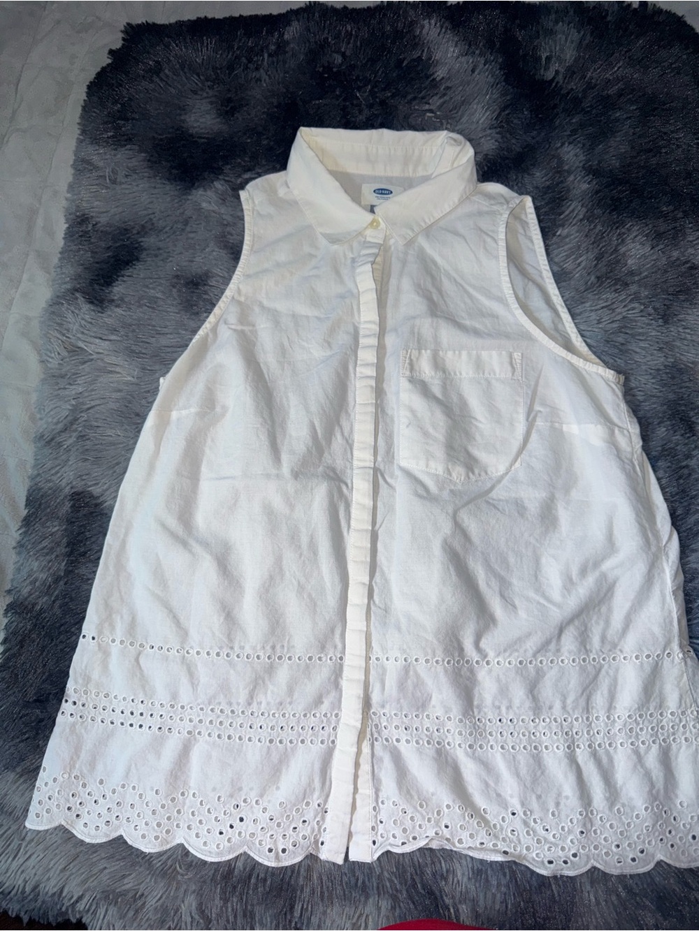 Old Navy White Sleeveless Eyelet Button-Front Top